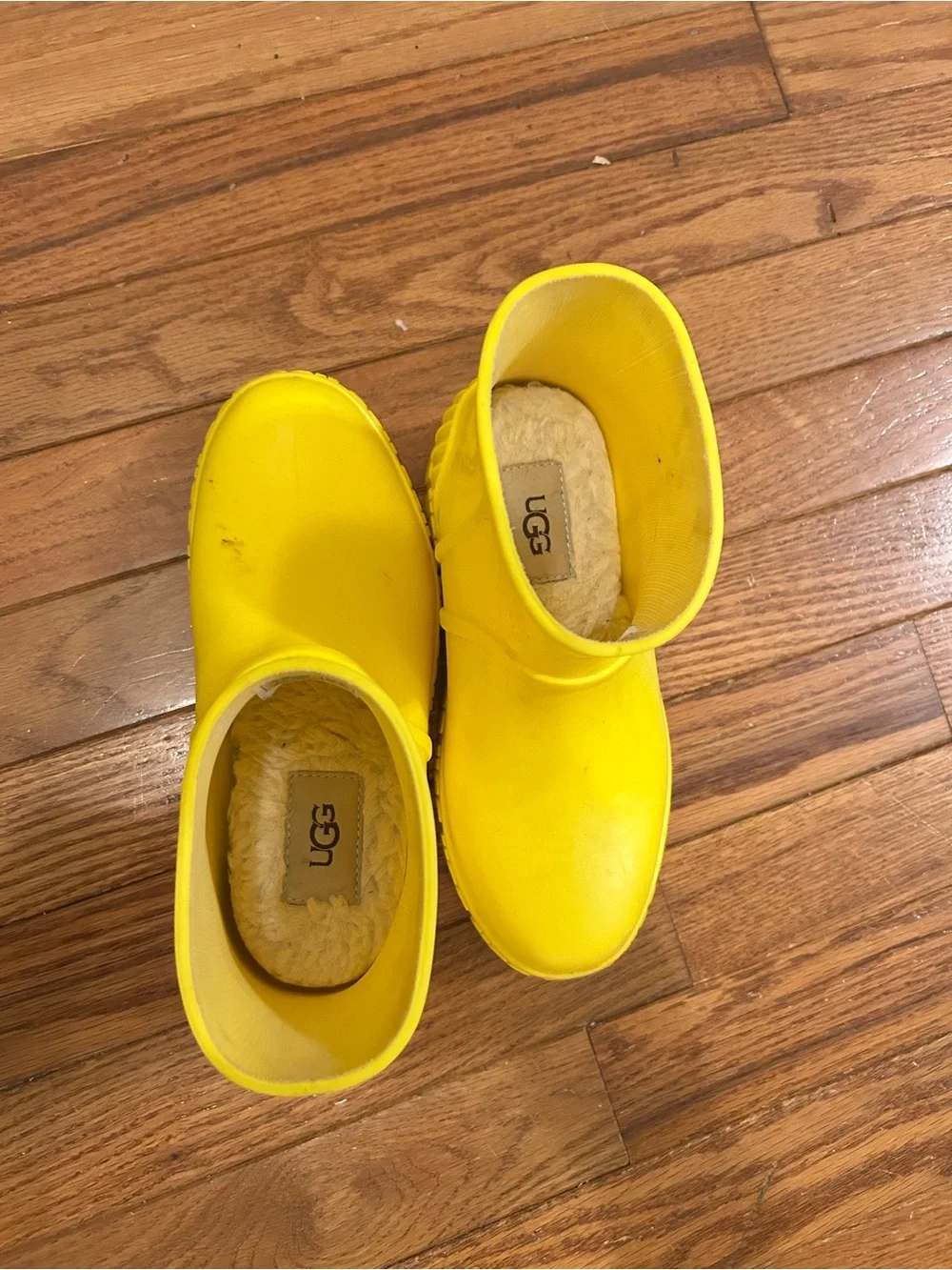 UGG Kids Yellow Rain Boots Size 1 Waterproof Rubber Ankle Boots